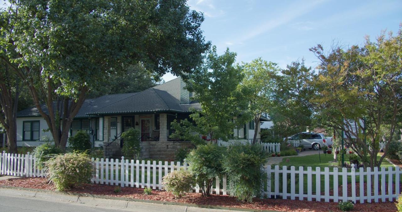 Granbury Gardens Bed And Breakfast Esterno foto